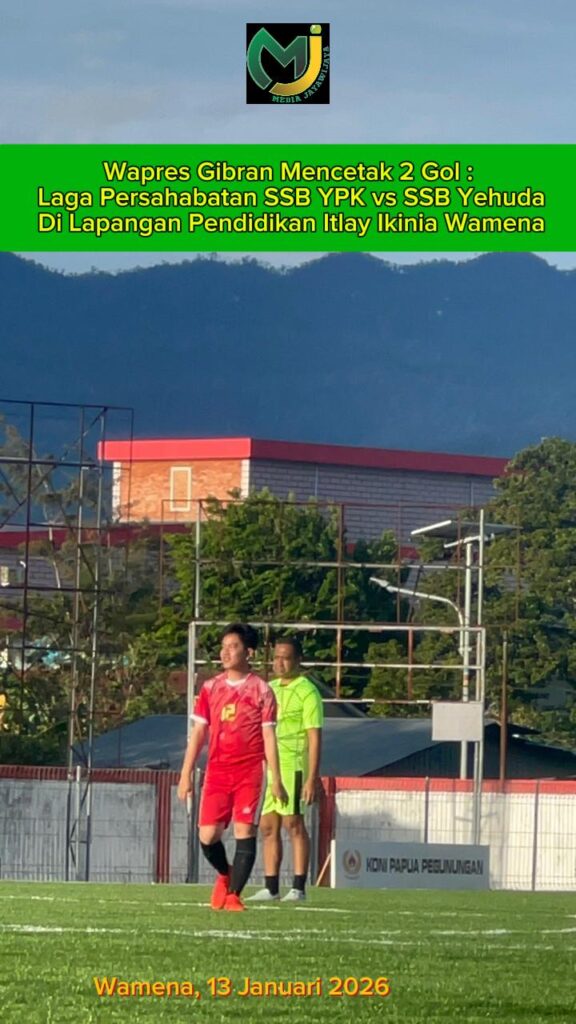 Wapres Gibran mengenakan kostum bernomor 12 dari SSB YPK saat pertandingan persahabatan dengan SSB Yehuda. Wapres Gibran mencetak dua gol dalam laga ini, 13 Januari 2026